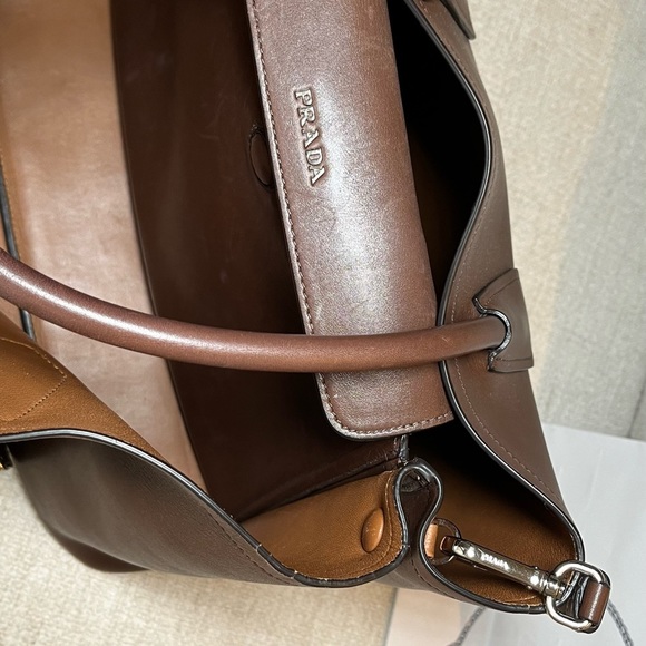 Prada double handle tote bag - Picture 9 of 17